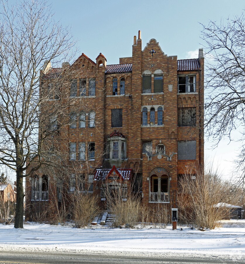 13750 Dexter Avenue - 13750 Dexter Ave Apartments