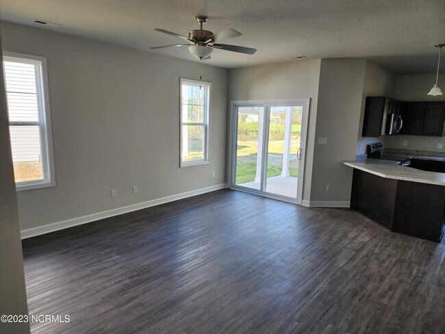 Photo - 205 Shallowbag Bay Ln