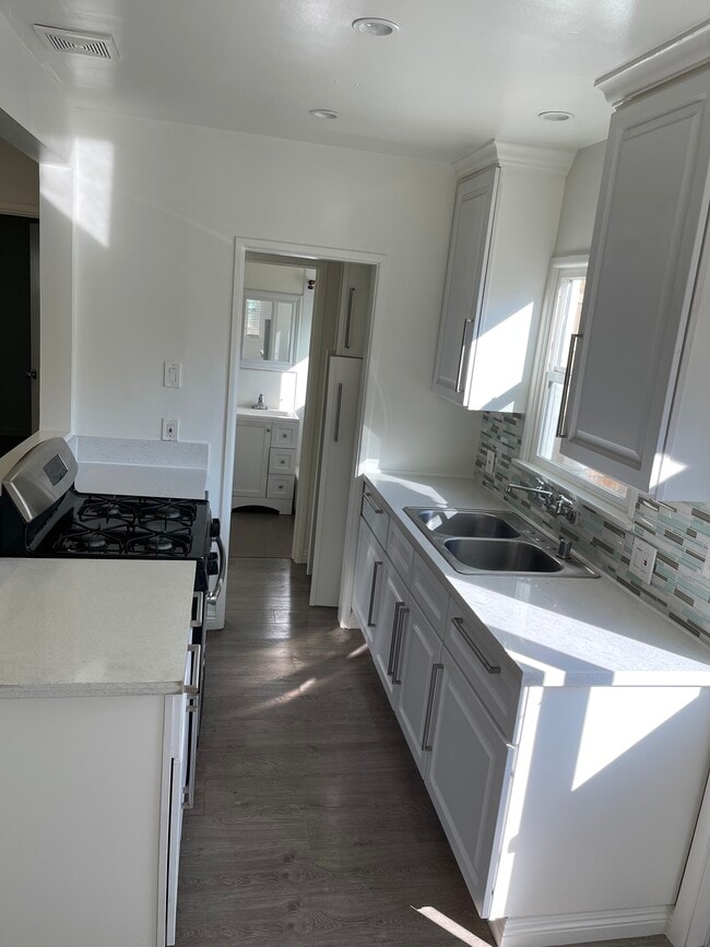 Newer kitchen and full bathroom off hallway - 2823 Hermosa Ave Unit 2823