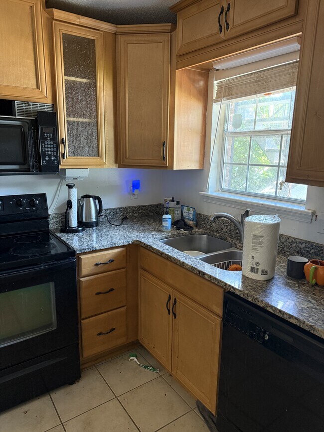 Photo - 1055 Baxter St
