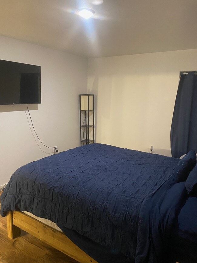 Photo - 305 Stedman St