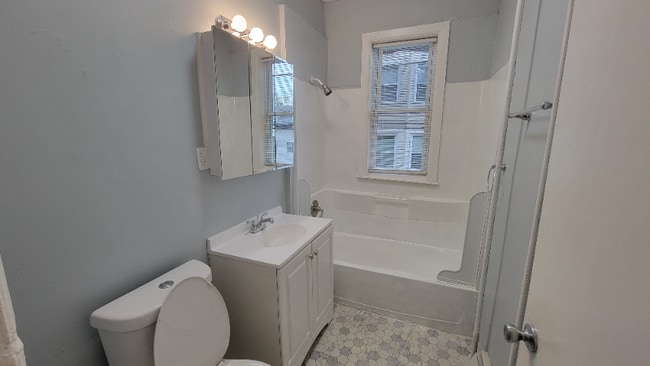 Photo - 21-23-23 Ellsworth St Unidad 23-1