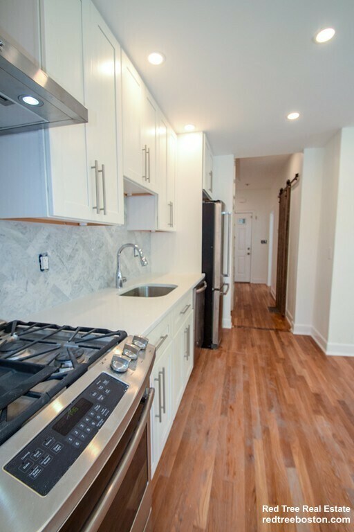 32 Cedar St