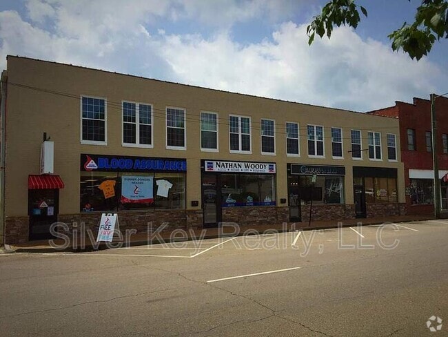 Building Photo - 217 E Washington Ave Unit D Rental