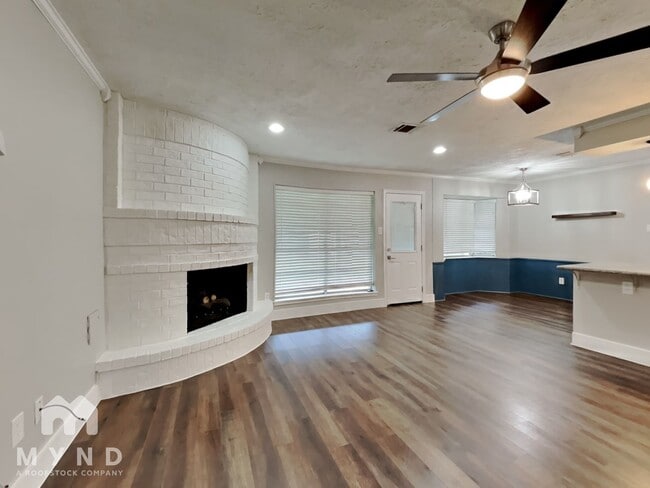 Photo - 1914 Meadow Creek Dr