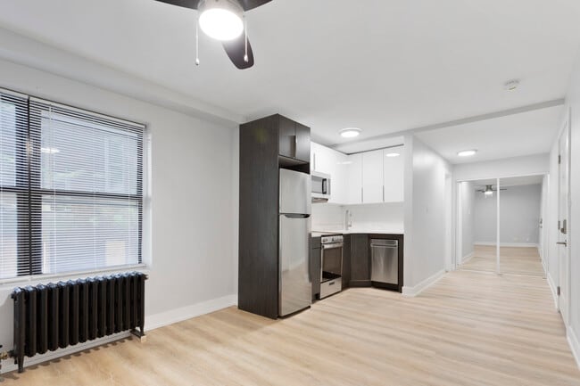 Building Photo - 6022 N Winthrop Ave Rental