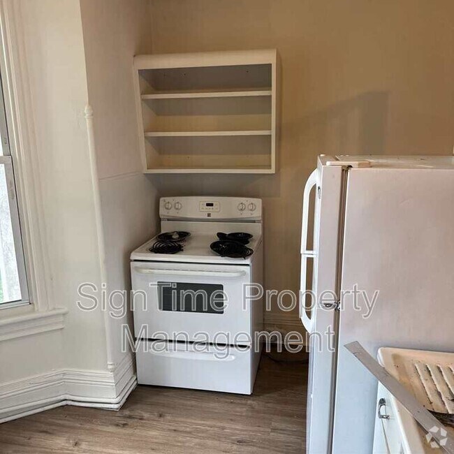 Building Photo - 38 E Franklin St Rental