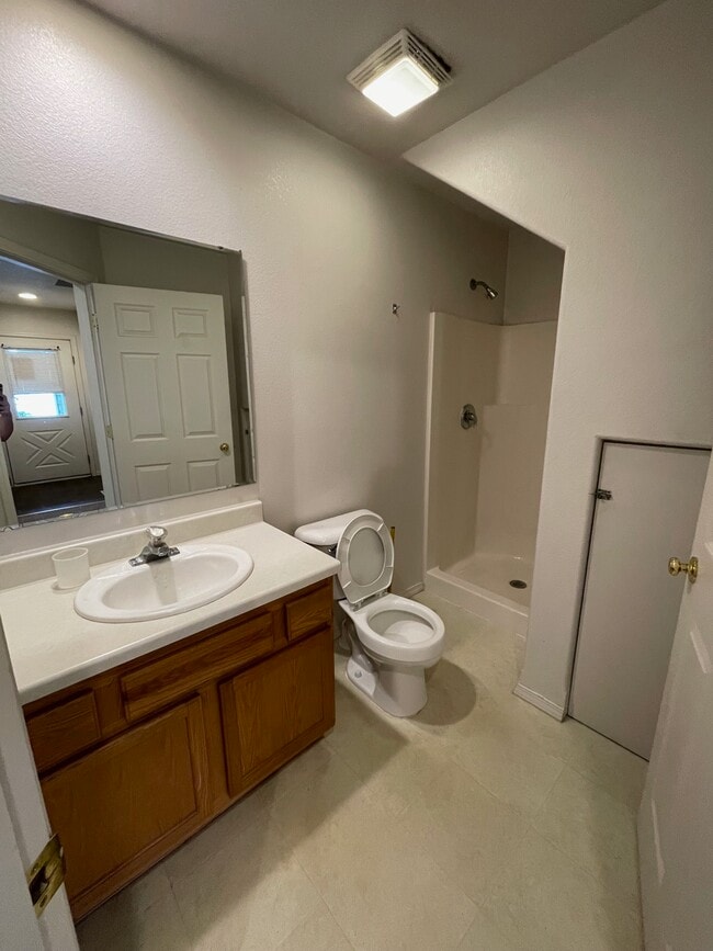 Photo - 913 Di Maggio Dr