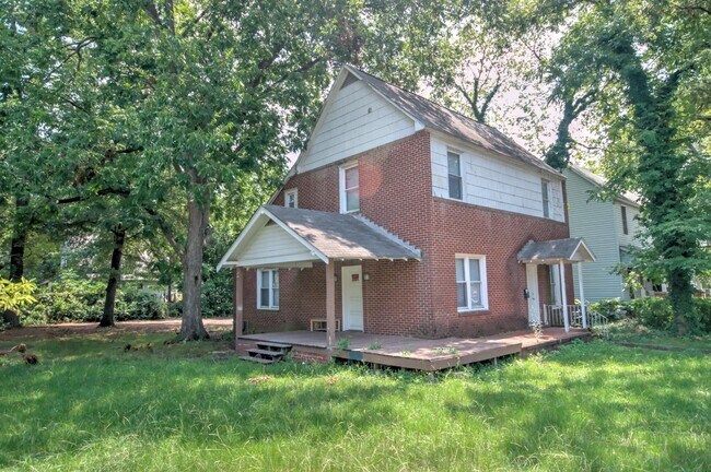 Photo - 130 Tryon St