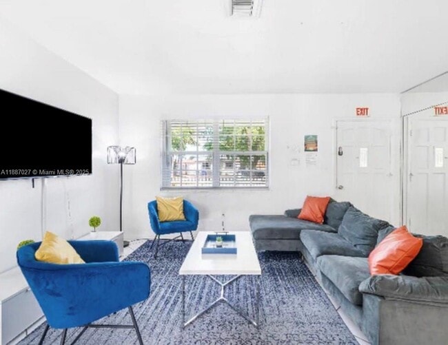 Photo - 330 N 68th Ave