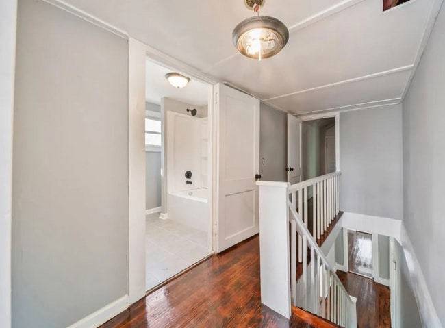 Photo - 1957 Broughton St