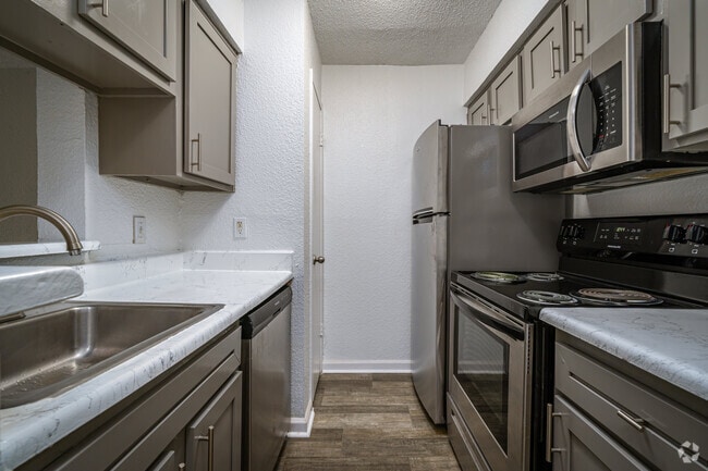 1BR, 1BA - 673SF