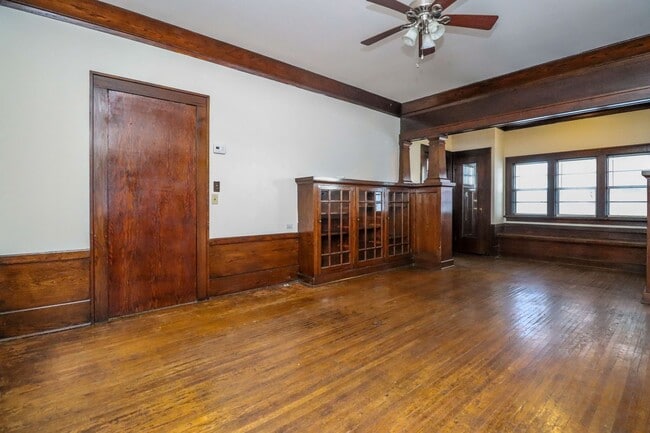 Photo - 1111 E Walnut St Unit Apt 101