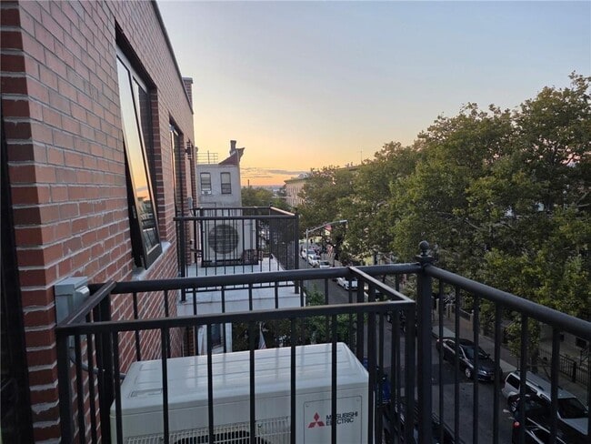 Photo - 526 56th St Unit 201