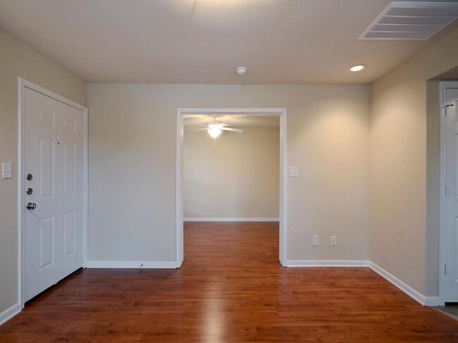 Photo - 7685 Northcross Dr Unit 906