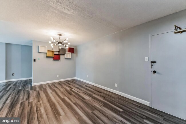 Photo - 1300 Army Navy Dr Unidad 105