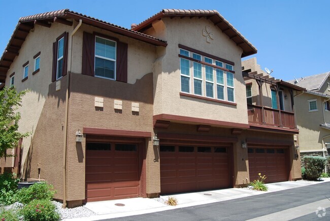 Building Photo - 2 Bedroom, 2 Bathroom Townhome in Damonte ...