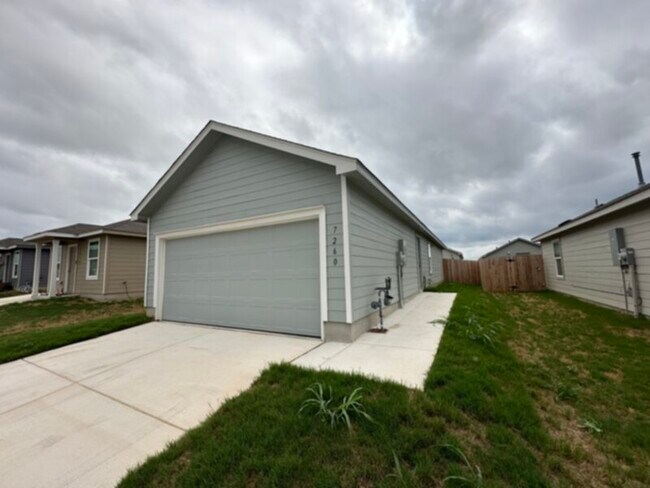 Building Photo - 7260 Pasture Run