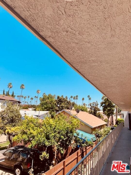 Photo - 1163 N Raymond Ave Unidad 6