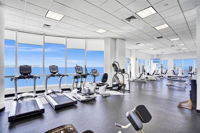 Photo - 6365 Collins Ave Unidad 1705