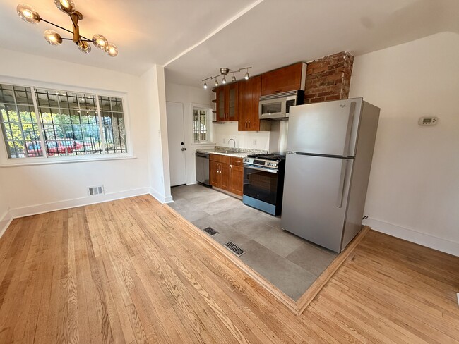 Photo - 1300 Dexter Terrace SE