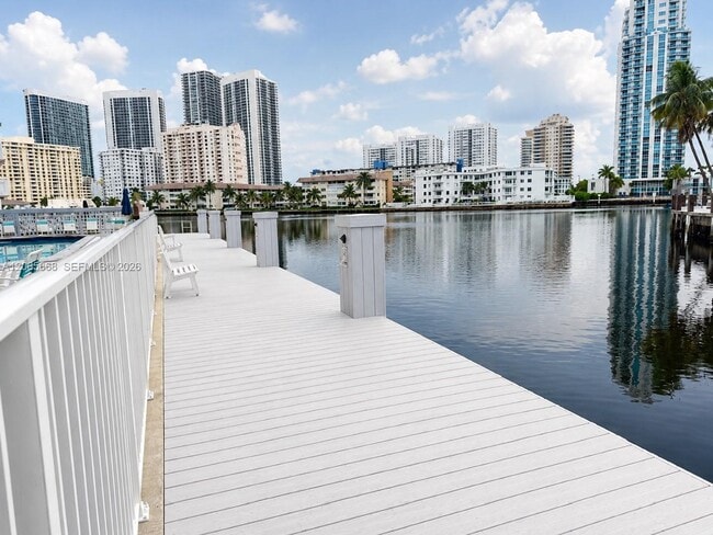 Photo - 137 Golden Isles Dr Unidad 912