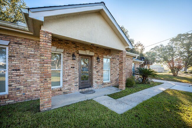 Photo - 3 Bedroom 2 Bath Back Bay Luxury Rental Home