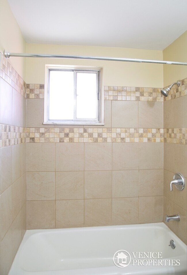 Building Photo - 3 Bedroom on OSU Campus