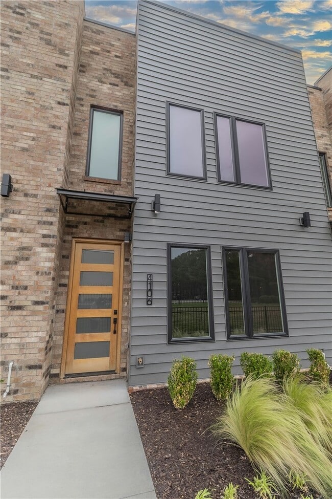 Building Photo - 4106 W Wood St