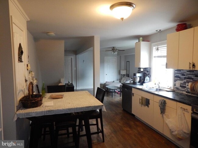 Photo - 245 Noble St