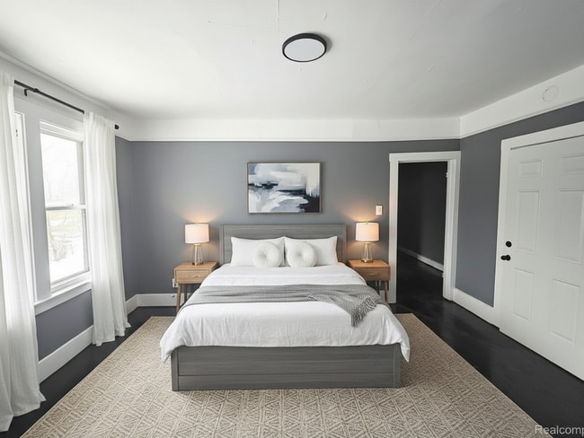 Photo - 2676 Sturtevant St