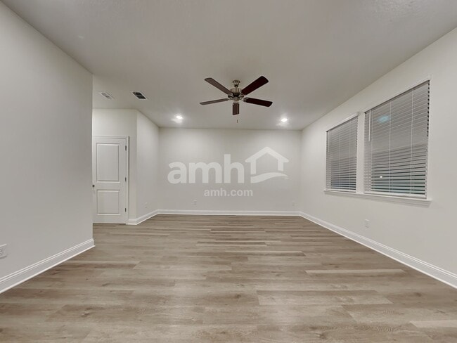 Photo - 11638 Hillside Dr