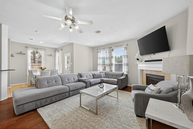 Building Photo - 6230 Hollydale Ridge Ln