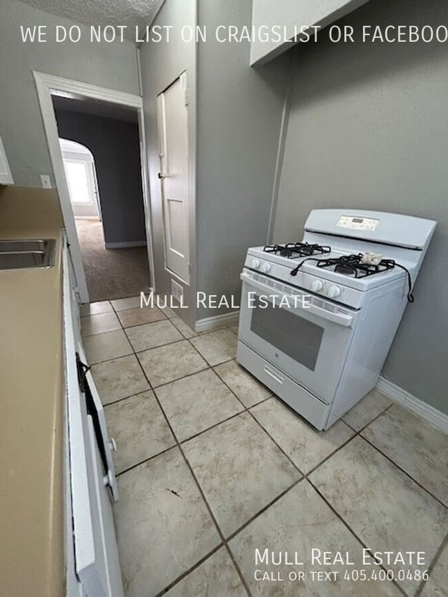 Photo - 825 NE 24th St