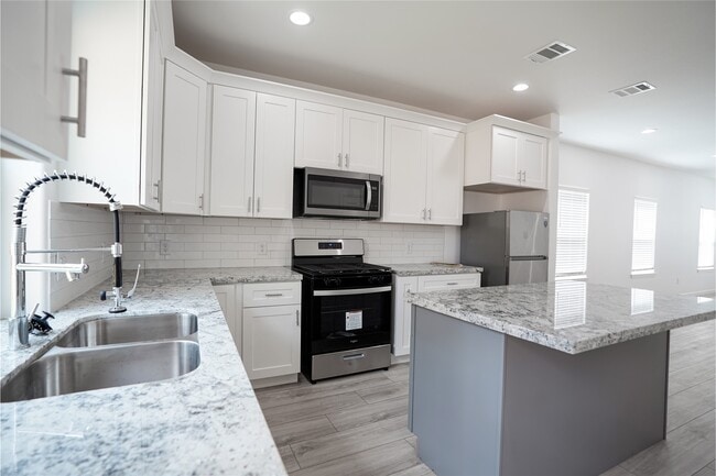 Photo - 7914 Laura Koppe Rd