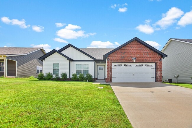 Building Photo - Pet Friendly Three Bedroom! Rental