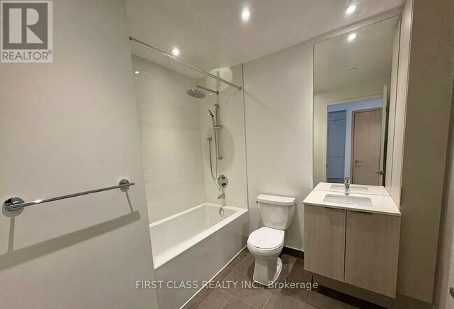 Photo - 448 Burnhamthorpe Rd W Unit 2210