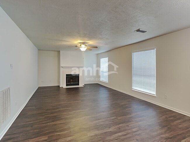 Photo - 12311 Claresholm Dr
