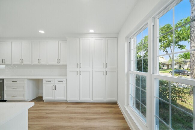 Photo - 9711 Derrik Dr