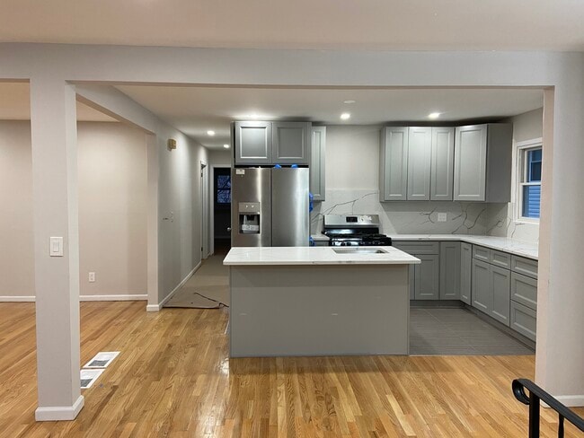 Building Photo - 11 Duncan St Rental