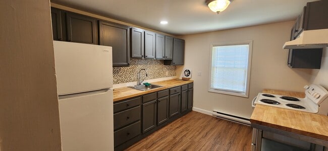 Building Photo - 120 Gallup Hill Rd Unit 1A Rental