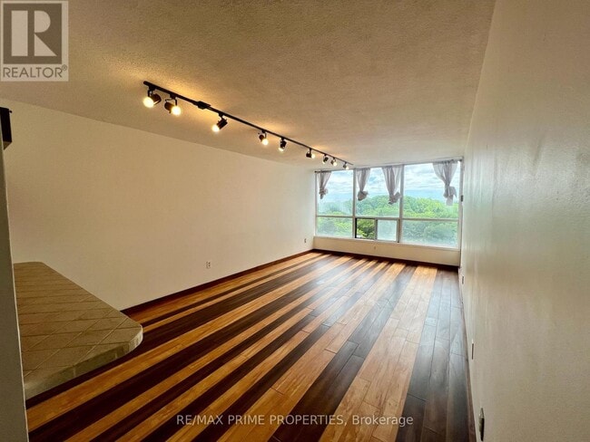 Photo - 3050 Ellesmere Rd Unit 821