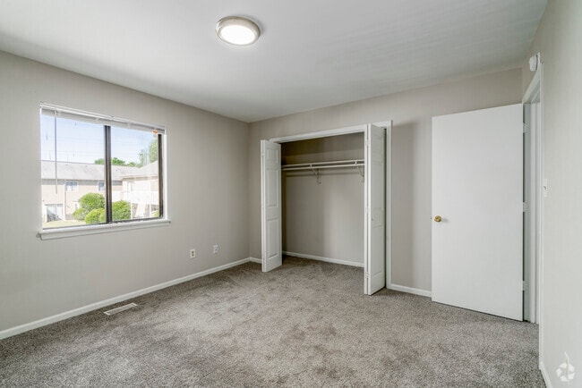 Townhome Platinum 2BR, 1.5BA - 1,078SF - Bedroom