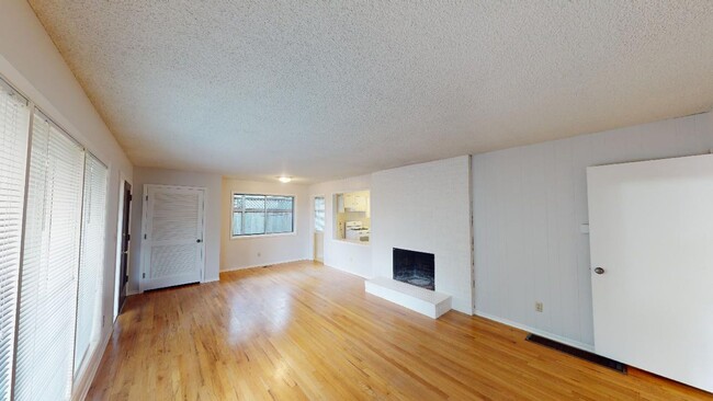 Photo - Lake Oswego/ Palisades - Hardwoods, Finished Daylight Basement, Pet Friendly