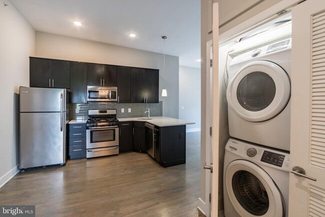 Photo - 1607 Catharine St Unit 3D
