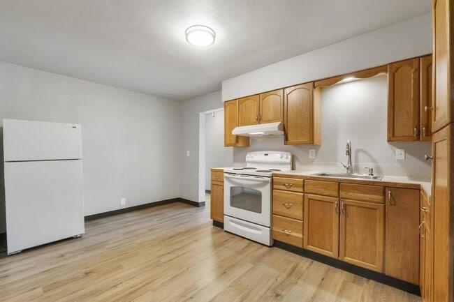 Building Photo - 403 1/2 Garfield St S-19 Unit 19