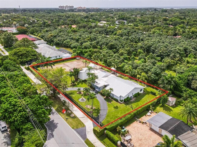 Building Photo - 6900 SW 136th St