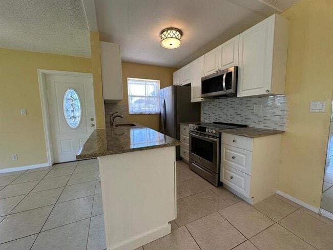 Photo - 665 High Point Dr