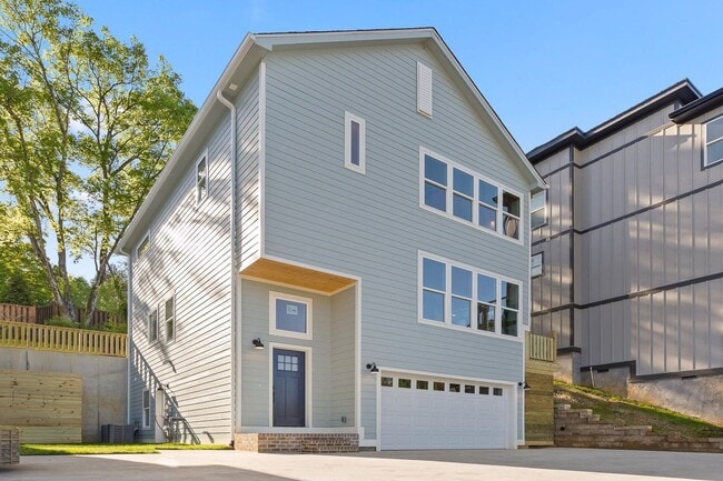 638 Ladd Ave
