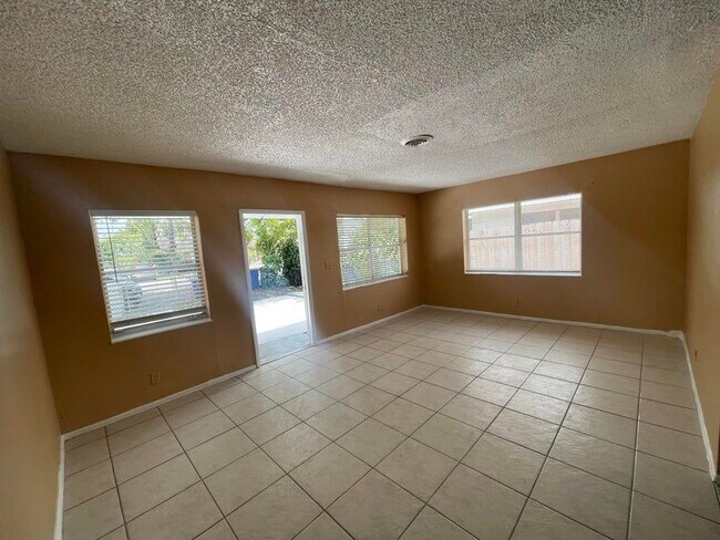 1316 NW 8th Ave Unidad A